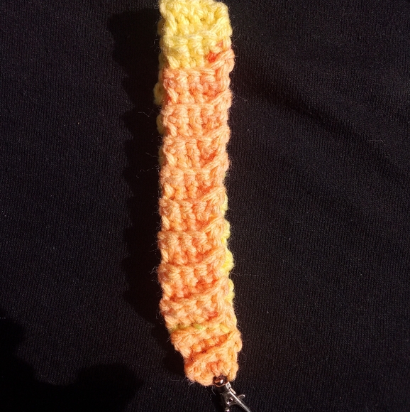 Handmade crocheted keys wristlet - Picture 1 of 5